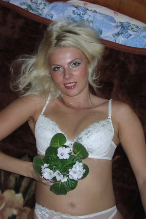 Blonde Escort Home Today — photo 31
