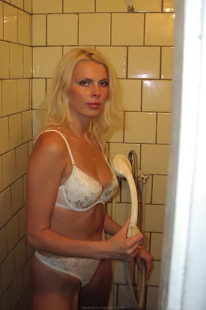 Blonde Escort Home Today — photo 45