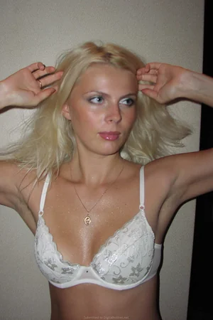 Blonde Escort Home Today — photo 59