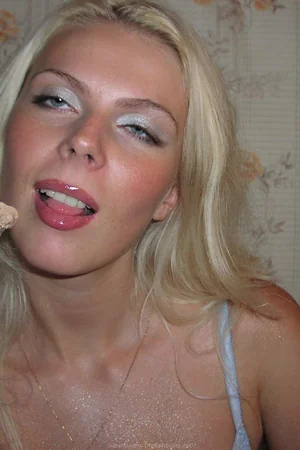 Blonde Escort Home Today — photo 6