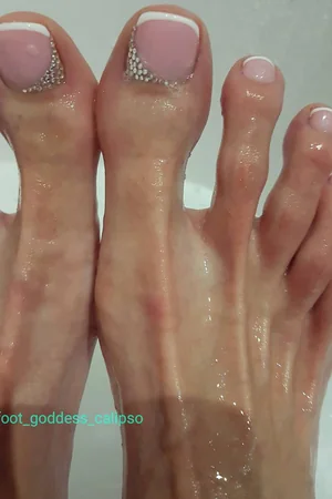 Volleyball Player's Long Toes — photo 13