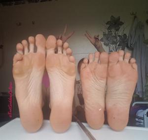 Длинные пальцы ног воллейболистки - фото #17