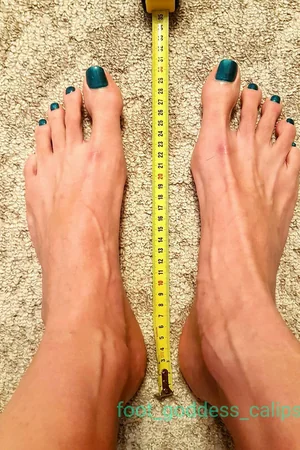Volleyball Player's Long Toes — photo 5