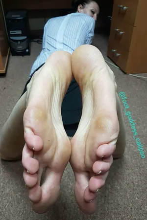 Volleyball Player's Long Toes — photo 7