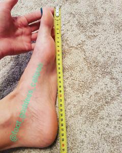 Длинные пальцы ног воллейболистки - фото #8