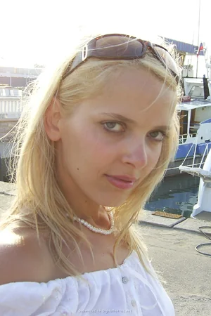 Sexy Provincial Girl Living with Muscovite — photo 1
