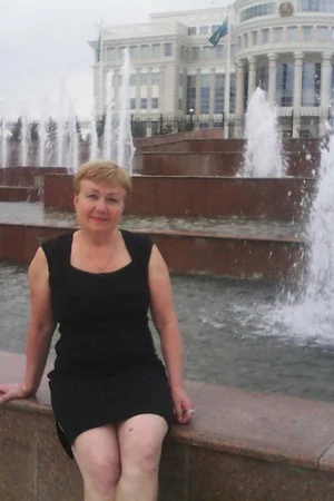Russian Granny Flashes Shaved Pussy — photo 14