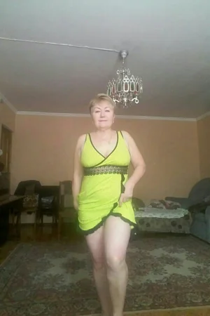 Russian Granny Flashes Shaved Pussy — photo 20