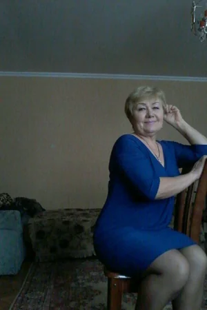 Russian Granny Flashes Shaved Pussy — photo 24