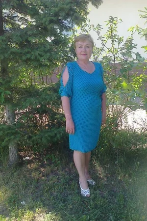 Russian Granny Flashes Shaved Pussy — photo 9