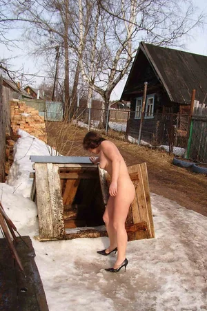 Naked City MILF Strolls Through Village — photo 15