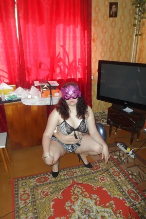Russian MILF Seeks Sugar Daddy — photo 10