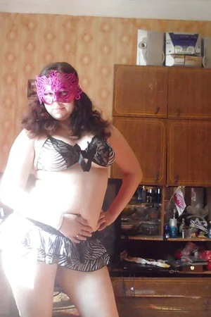 Russian MILF Seeks Sugar Daddy — photo 11