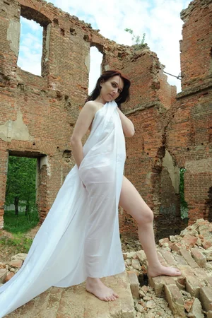 Tamara Reveals Flat Chest Again — photo 8