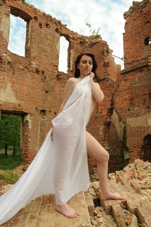 Tamara Reveals Flat Chest Again — photo 9