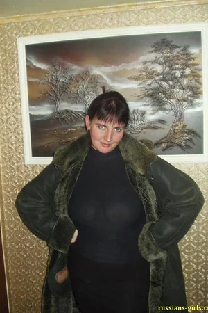 Curvy Brunette Flashes More Than Tits — photo 19