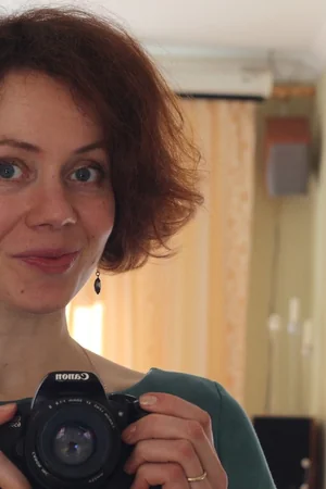 Redhead Babe's Droopy Tits — photo 1