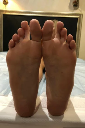 Long-Footed Girl — photo 1