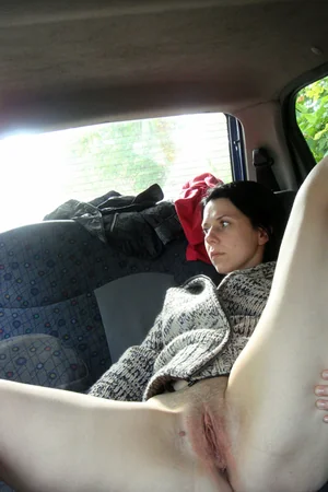 Alenka Shows Pussy, Sucks Husband in Car — photo 14