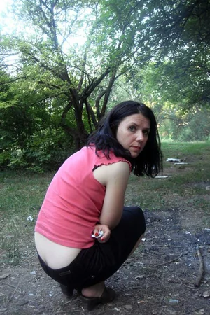 Alenka Shows Pussy, Sucks Husband in Car — photo 26