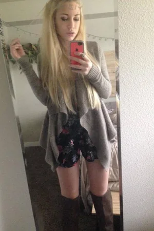 Lonely Young Blonde Takes Erotic Selfies Daily Out of Boredom — photo 102