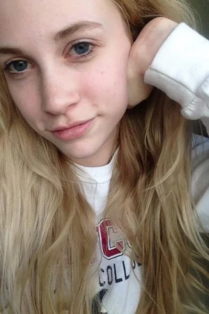 Lonely Young Blonde Takes Erotic Selfies Daily Out of Boredom — photo 109