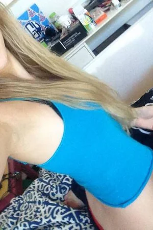 Lonely Young Blonde Takes Erotic Selfies Daily Out of Boredom — photo 110