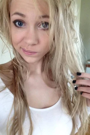 Lonely Young Blonde Takes Erotic Selfies Daily Out of Boredom — photo 111