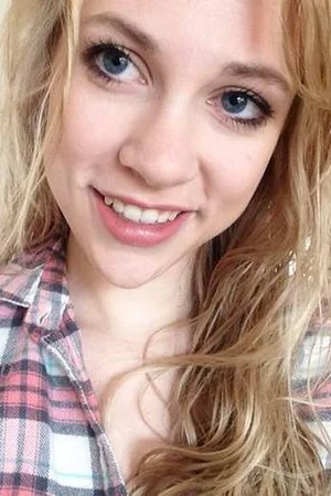 Lonely Young Blonde Takes Erotic Selfies Daily Out of Boredom — photo 117