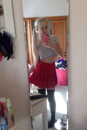 Lonely Young Blonde Takes Erotic Selfies Daily Out of Boredom — photo 120