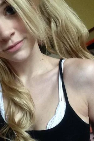 Lonely Young Blonde Takes Erotic Selfies Daily Out of Boredom — photo 3