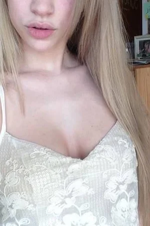 Lonely Young Blonde Takes Erotic Selfies Daily Out of Boredom — photo 40