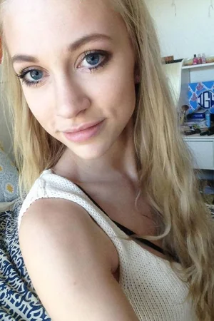 Lonely Young Blonde Takes Erotic Selfies Daily Out of Boredom — photo 42