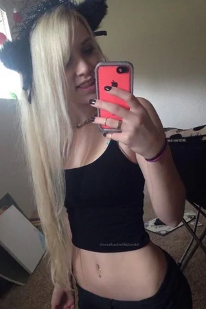Lonely Young Blonde Takes Erotic Selfies Daily Out of Boredom — photo 52