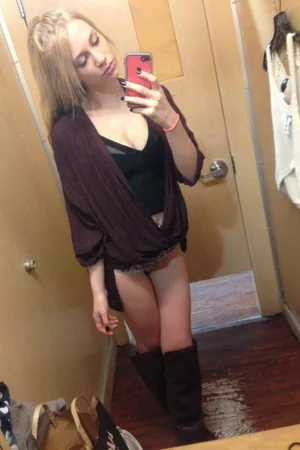Lonely Young Blonde Takes Erotic Selfies Daily Out of Boredom — photo 53