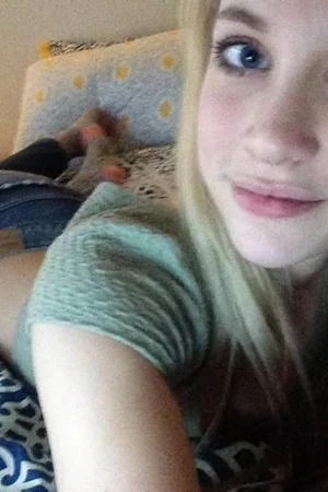 Lonely Young Blonde Takes Erotic Selfies Daily Out of Boredom — photo 59