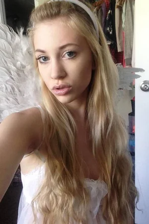Lonely Young Blonde Takes Erotic Selfies Daily Out of Boredom — photo 75