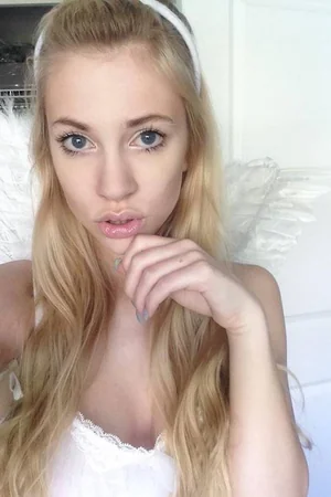 Lonely Young Blonde Takes Erotic Selfies Daily Out of Boredom — photo 76