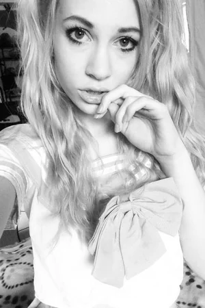 Lonely Young Blonde Takes Erotic Selfies Daily Out of Boredom — photo 78