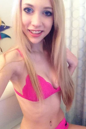 Lonely Young Blonde Takes Erotic Selfies Daily Out of Boredom — photo 80