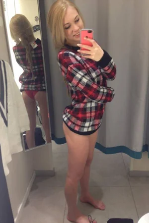Lonely Young Blonde Takes Erotic Selfies Daily Out of Boredom — photo 82