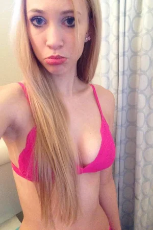 Lonely Young Blonde Takes Erotic Selfies Daily Out of Boredom — photo 89