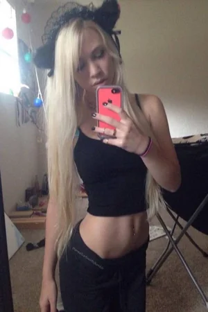 Lonely Young Blonde Takes Erotic Selfies Daily Out of Boredom — photo 91