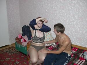 Пожилая россиянка учит сексу молодого гопника - фото #20