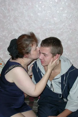 Mature Russian Woman Teaches Sex to Young Punk — photo 9