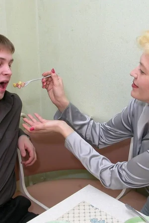 Young Neighbor Fucks Russian MILF — photo 5
