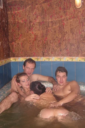 Swingers Relax in Sauna — photo 41