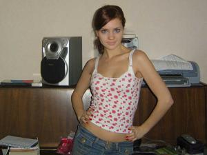 Легкая эротика миловидной россиянки - фото #14