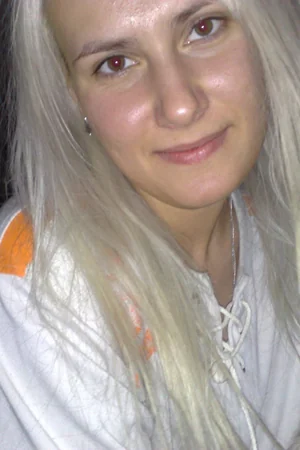 Elegant Blonde Erotica — photo 1