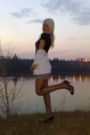 Elegant Blonde Erotica — photo 9